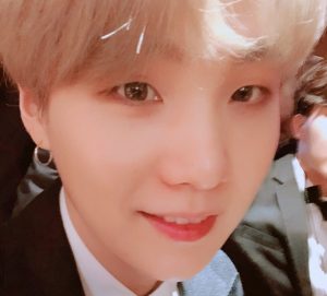 Throwback: It’s been a year since SUGA’s selca at the Grammy’s
